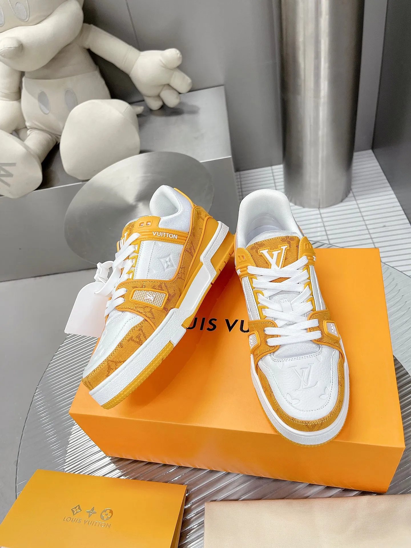 👟👟Ex-factory price 840👟👟The highest version on the Internet⚠️Feel free to compare! 2021🔥New model, purchase quality LV~Louis Vuitton by Virgin Abloh’s best-looking sneakers, Donkey Brand strongly recommends new products, official website limited edition retro basketball sneakers! Both high and low tops cost money to purchase 1:1 accurate replicas of the originals. The details are invincible, full of sincerity, imported custom-made original cowhide, the original package method is the same, the details are 100% restored, and the private model customized the original one-piece T👟👟factory price U outsole, which is different from other brands. Without the original version, this effect cannot be achieved! 35-45 (46 is custom-made and non-refundable) Some colors are available in women’s styles